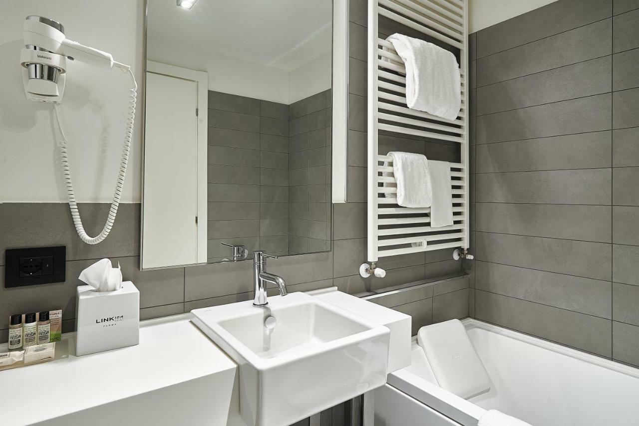 Link124 Hotel Parma Buitenkant foto