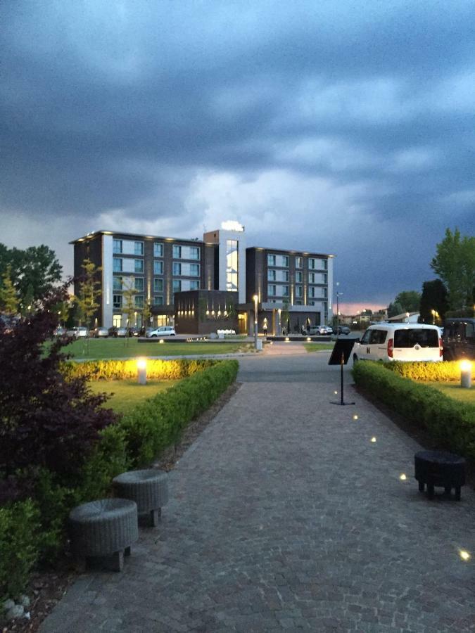 Link124 Hotel Parma Buitenkant foto
