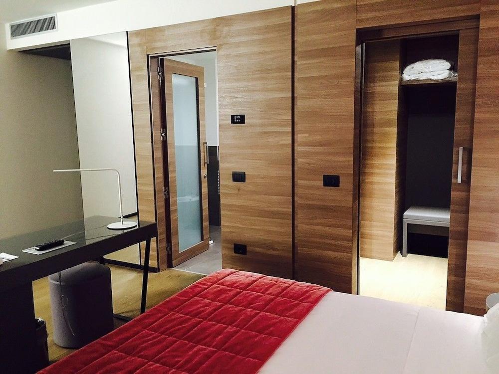 Link124 Hotel Parma Buitenkant foto