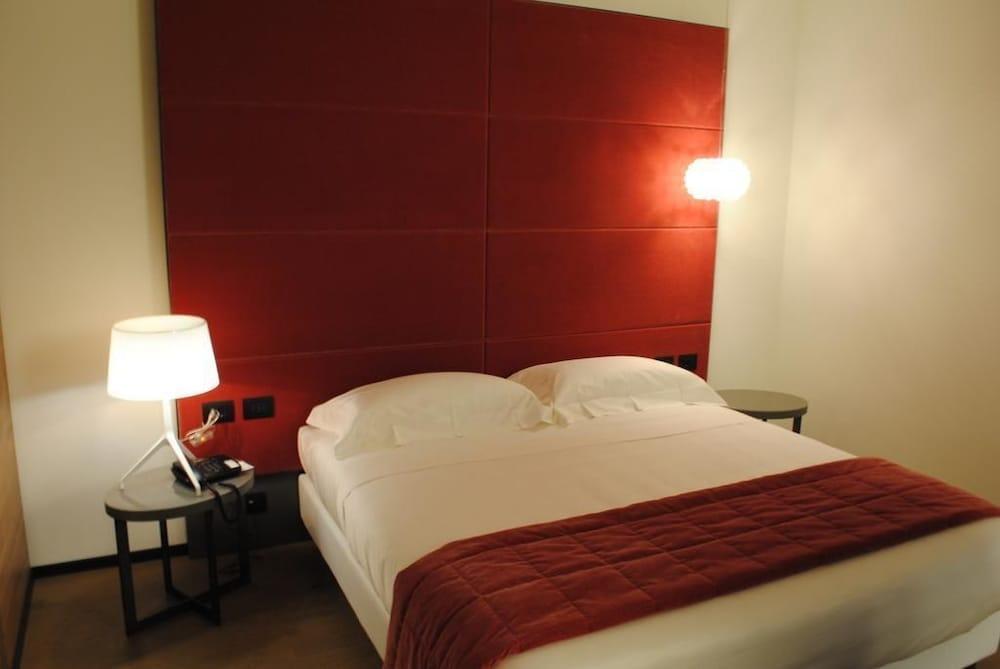 Link124 Hotel Parma Buitenkant foto